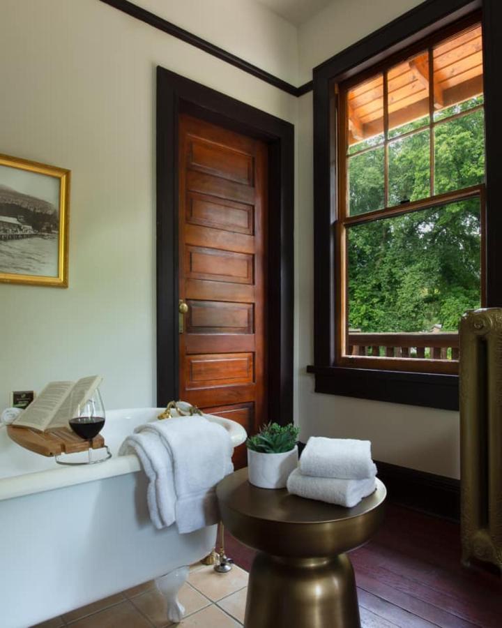 Naramata Inn ภายนอก รูปภาพ