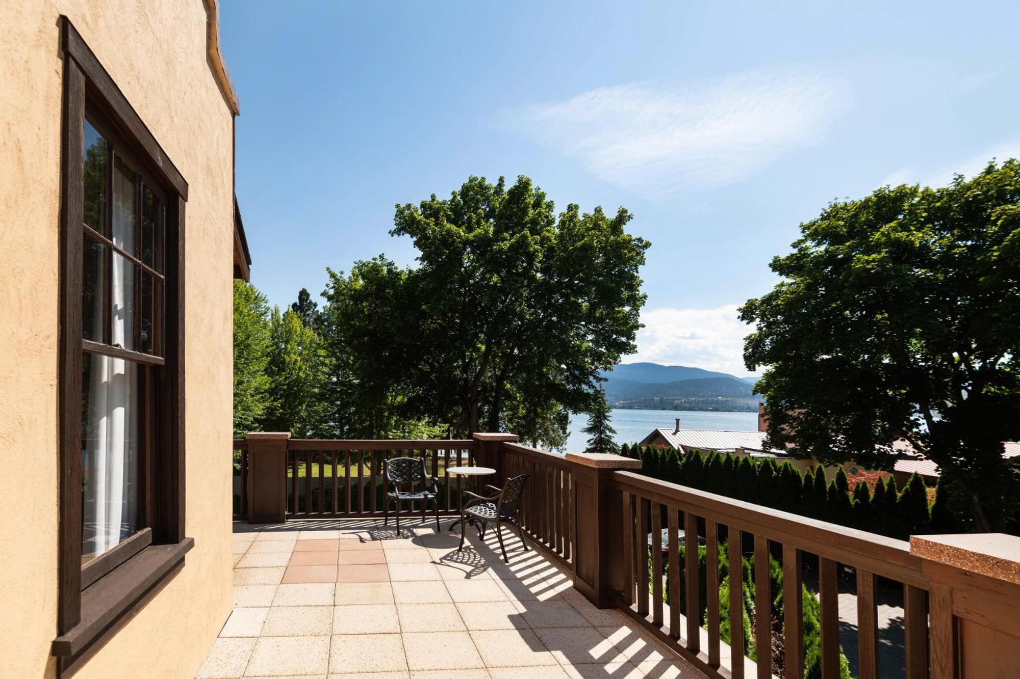 Naramata Inn ภายนอก รูปภาพ